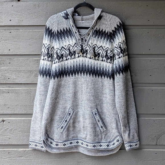 Hand Knit Peruvian Alpaca jacket with Andean Design Size Medium Gray Black White - Picture 8 of 8